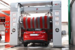 За кулисами конвейерных автомоек — механизмы процесса, отличительные особенности и причины их широкой популярности