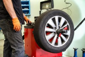 Оптимальный способ балансировки колес для автомобиля