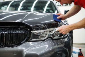 Стоит ли клеить антигравийную пленку на автомобиль